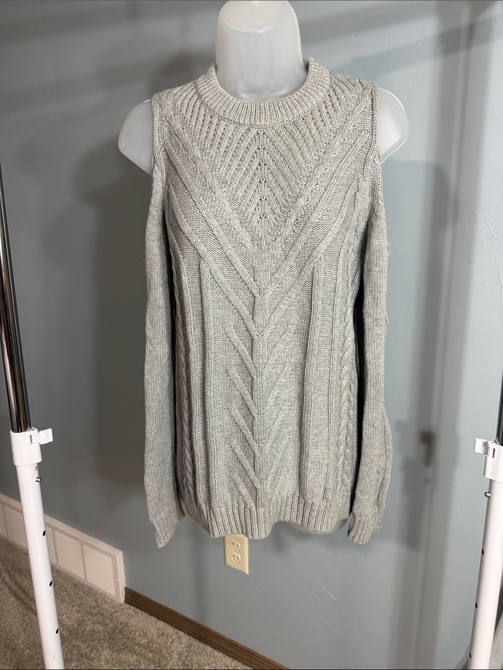 Vince Camuto Light Gray Cold-Shoulder Cable Crewneck Sweater